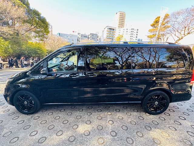 Mercedes-Benz V-Class Black Suite - View 2