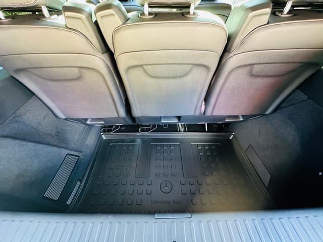 Mercedes-Benz V-Class Extra Long - View 5